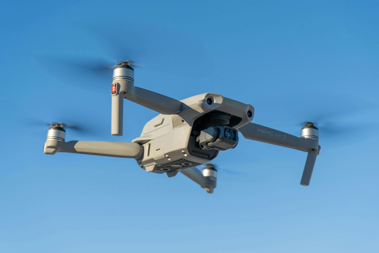 Endüstriyel drone yakın çekim — SkyClean ekipmanı